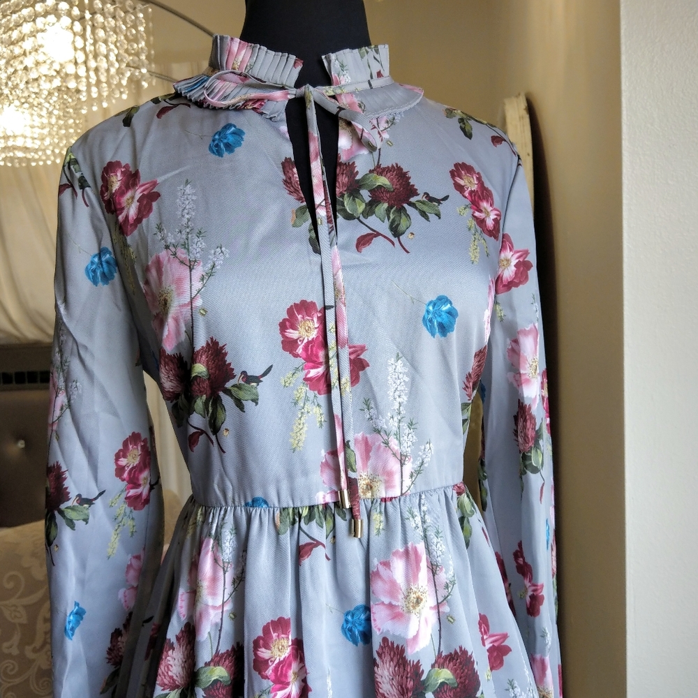 🍒NWT🍒 TED BAKER LIGHT GRAY FLORAL PRINT DRESS - Picture 3 of 10